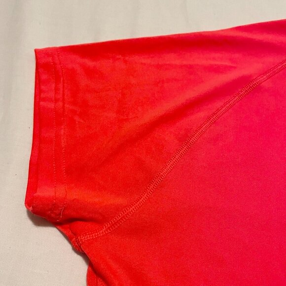 Under Armour Womens Shirt Size Small Heatgear Semi Fitted Tshirt Vneck - Picture 13 of 16